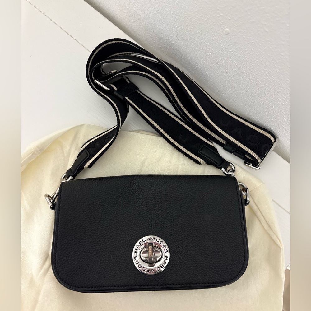 Marc Jacobs Women's Signet Turnlock Medium Shoulder Bag In Black/ Silver